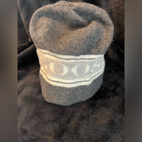 Canada Goose tuque - Picture 1 of 3